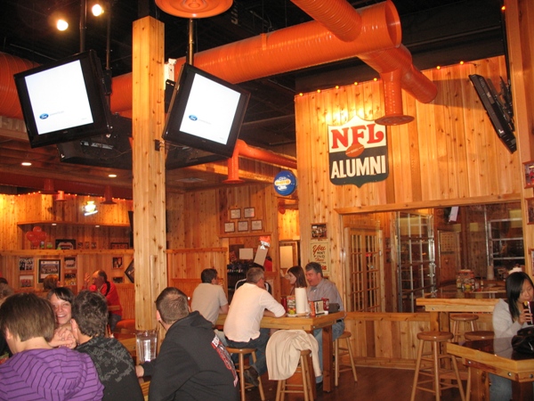 новый Хутерс Виннипег new Hooters Winnipeg