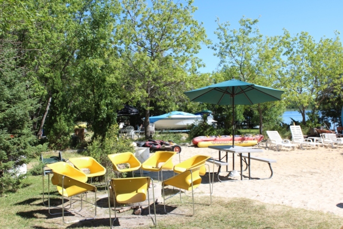 озеро Гулл Лэйк Манитоба коттеджи пляж (Gull Lake Manitoba)