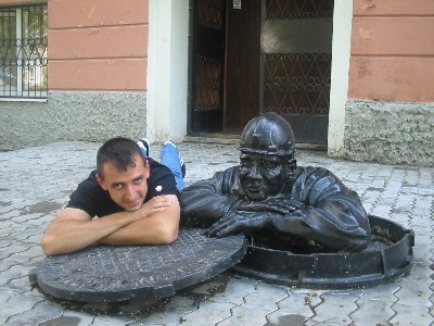 Черняков и памятник
сантехник Вася Екатеринбург Chernyakov and monument plumber Vasya Ekaterinburg